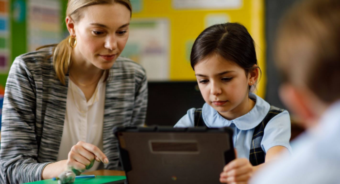 Digital Parenting: Mendampingi Anak Belajar Jarak Jauh